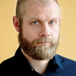 Micha Hulshof 飾演 Hotelmedewerker