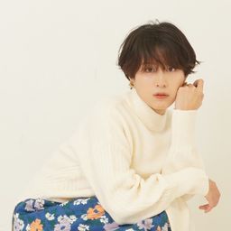 西島 未智 飾演 Emily