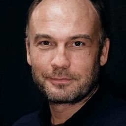 馬希爾·岡席雷 飾演 