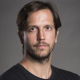 Vladimir Brichta 飾演 José Onório