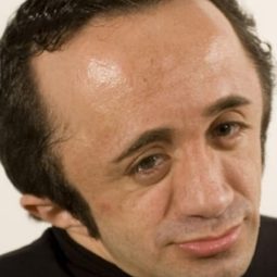 Fabiano Lioi 飾演 Senna