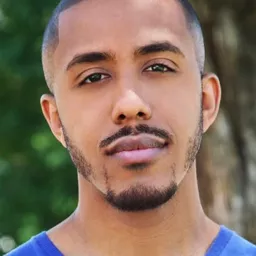 馬克斯·休斯頓 飾演 