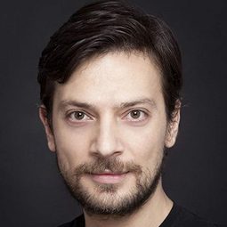 查達斯·歐努·歐茲特克 - 寧養避風港 2演員 飾演Emrah