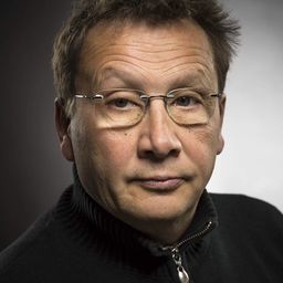 Serge Larivière 飾演 Inspector