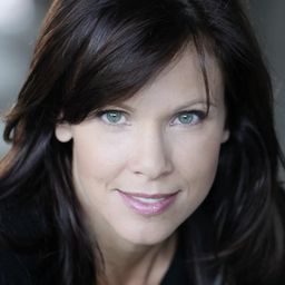 LuAnne Ponce 飾演 Laurisa Anello