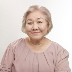 鄭美英 飾演 Madam Lee