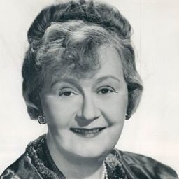 Lucile Watson 飾演 Fanny Farrelly