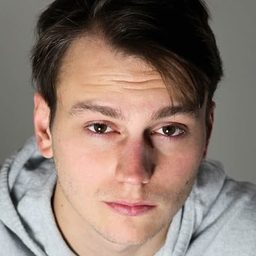 Maxence Perrin 飾演 Pépinot