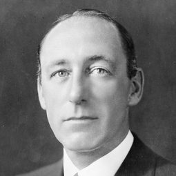 Lumsden Hare 飾演 Gustave