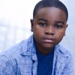 奧可亞·布魯森 - 馬里布救生營演員 飾演Eric