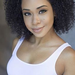 Latonya Williams 飾演 Organizer