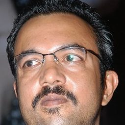 亞普瓦·拉克希亞 - 槍戰導演