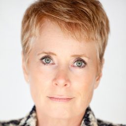 Linda E. Smith - 禁入墳場演員 飾演Rachel's Mother