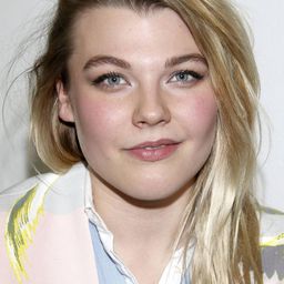 Charley Ann Schmutzler 飾演 Mareike Tauber