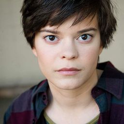 Elizabeth Hinkler 飾演 Cindy