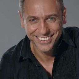 托馬斯·薩普里克 飾演 Smyra