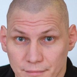 Konstantin Ignatyev - 祝你好運演員 飾演astrologer guard