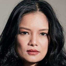 梅利兒·索里亞諾 飾演 Ana