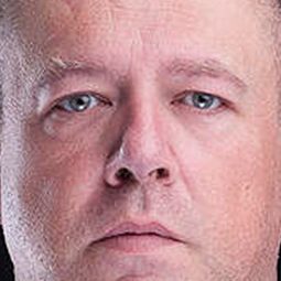 Paco Hidalgo - 賭王家族演員 飾演Joaquín