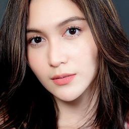 丹妮拉·威拉古娜 飾演 Lisa