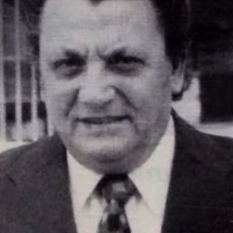 Rolandos Hrelias 飾演 