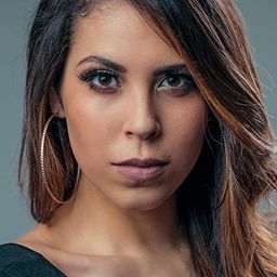 琪琪·索·格雷羅 飾演 Vida (voice)