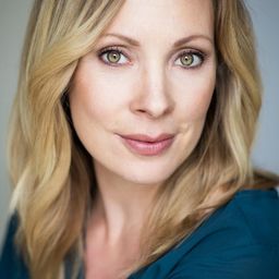 Sia Trokenheim 飾演 Julie Hansen