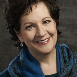 Helene Schneiderman 飾演 Annina