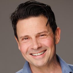 Jason Marsden - 像爵士那樣憂鬱演員 飾演Kenny