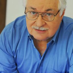 卡爾·哥德列布 飾演 Meadows