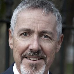 Griff Rhys Jones - Murder on the Blackpool Express演員 飾演David Van Der Clane