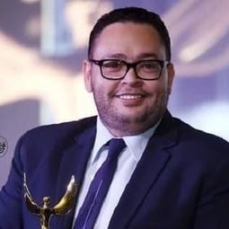 艾哈邁德·里茲克 - 犯罪王國演員 飾演العقيد ممدوح الشهاوي