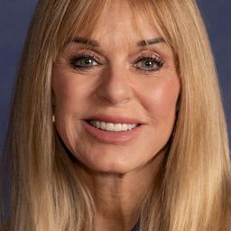 Leslie Koch Foumberg 飾演 Judge Helen Marchal