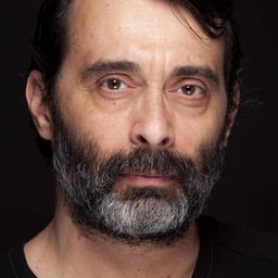 阿里夫·皮斯金 飾演 Hamdi