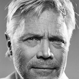 Kim Haugen - 大多數人生活在中國演員 飾演Doctor (segment 