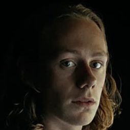 Niclas Larsson - 沙發上的母親導演