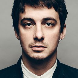 Aske Bang 飾演 Receptionist