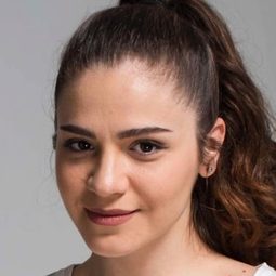 厄瑪·歐尼克 飾演 Ebru Karaduman