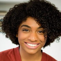 奈瑪·桑迪亞塔 飾演 Ada