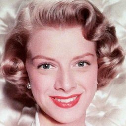 Rosemary Clooney 飾演 Self - Narrator