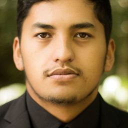 Darcy Ray Flavell-Hudson 飾演 Holden