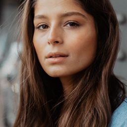 Lara Aylin Winkler 飾演 Evin