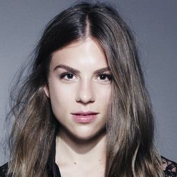 Morgane Polanski 飾演 Valentina