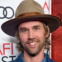 威利·瓦森 飾演 John Altman