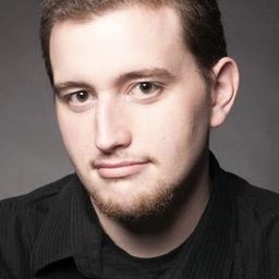 Darren Holmquist 飾演 Dinohunter