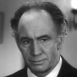 Leonard Mudie 飾演 Mr. Tom Foster