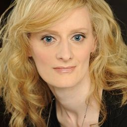 Xantha Radley 飾演 Nurse Bev