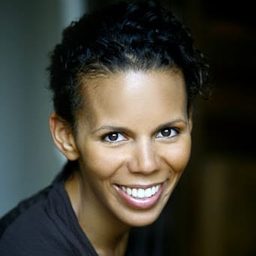 Fily Keita 飾演 La maîtresse