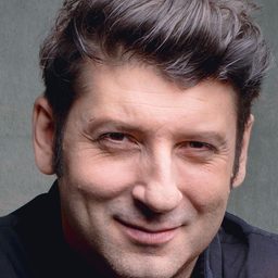 David Bizic 飾演 Albert