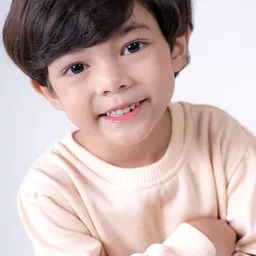 Khalif Al Juna 飾演 Arif